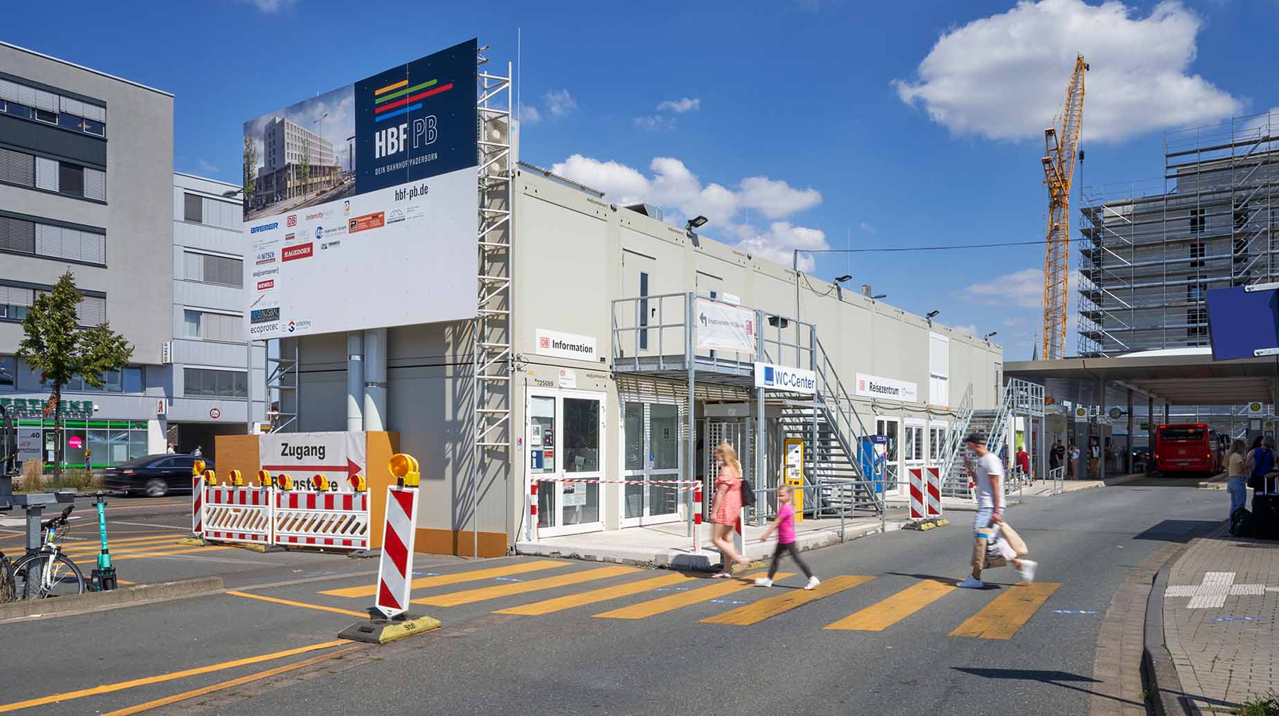 Das Interims-Reisezentrum der Deutschen Bahn in Paderborn stellt die Kundenbetreuung während der Bauzeit sicher