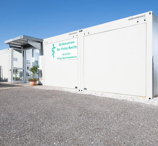 Die Interimsarztpraxis der Ordination Reith bietet in sechs ELA Raummodulen eine Gesamtfläche von 80 Quadratmetern.