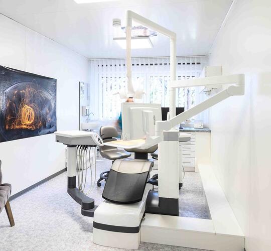 Behandlungsraum der Zahnarztpraxis