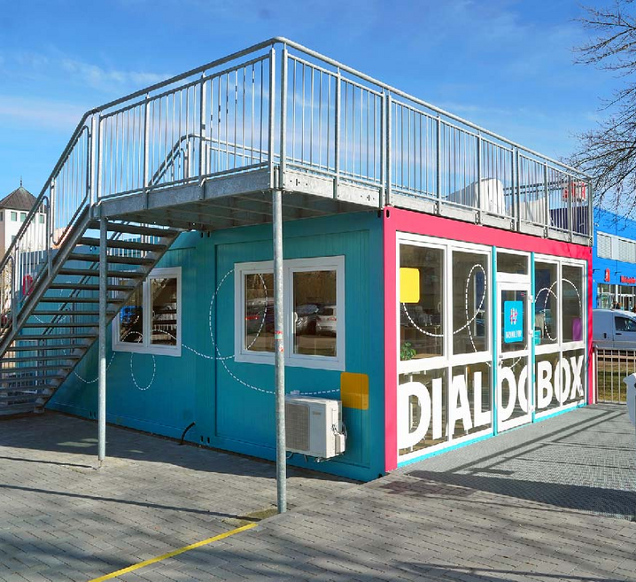 Container von außen mit Dachterasse