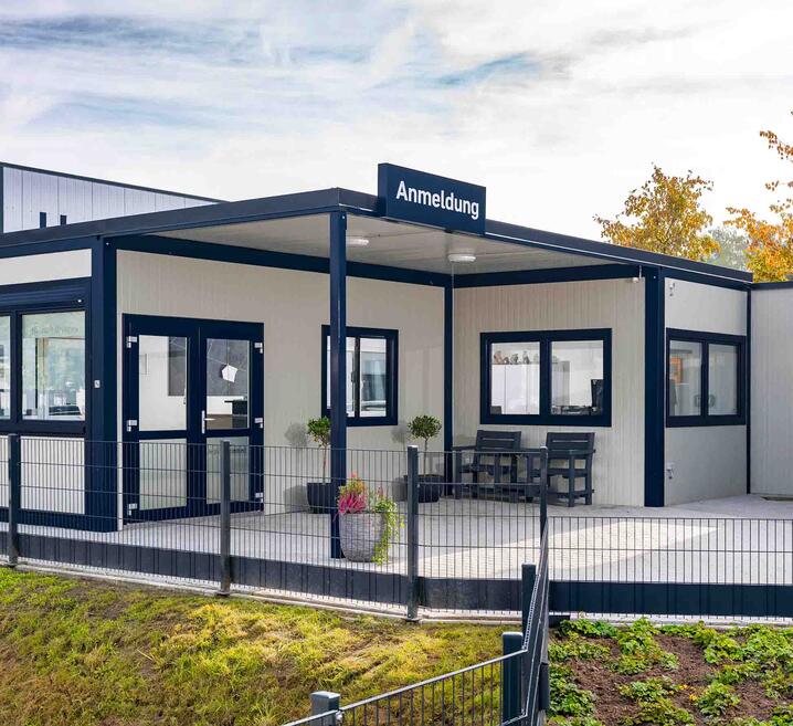 Empfangsgebäude von außen