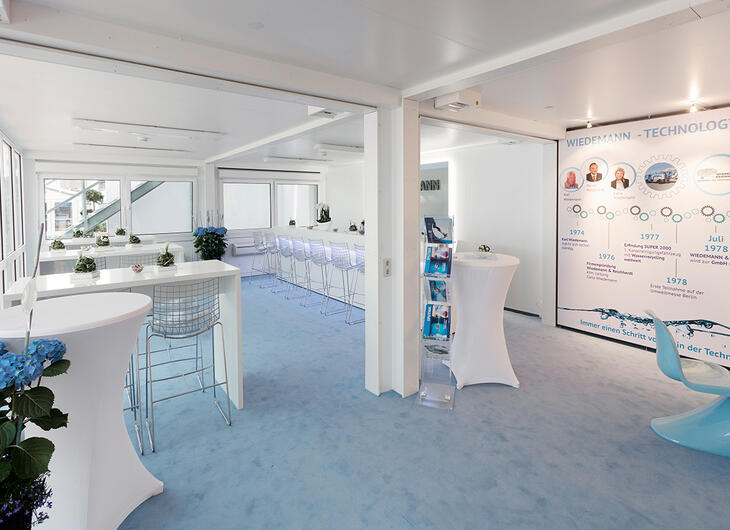 ELA Container - Container mit Tresen und Sitzmöglichkeiten