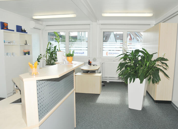 ELA Container - Praktischer Empfangsbereich und Büro