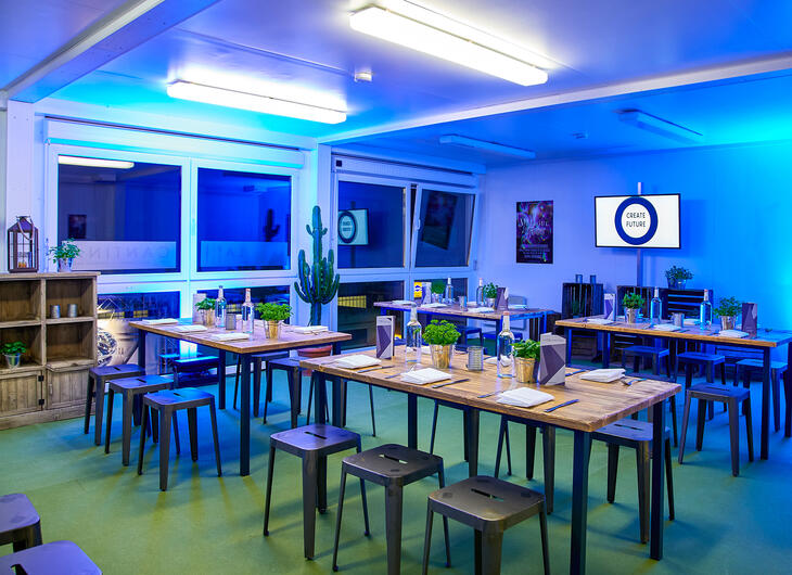 ELA Container - Container-Speisesaal in coolem Ambiente