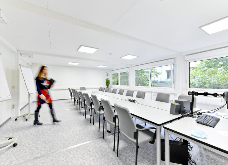 Besprechungsraum mit 19 Stühlen Besprechungsraum mit 19 Stühlen