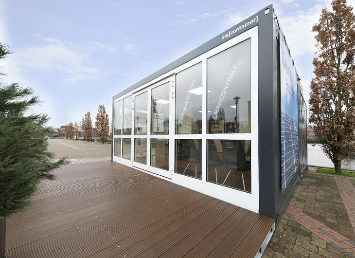 Container von außen mit Terrasse Container von außen mit Terrasse