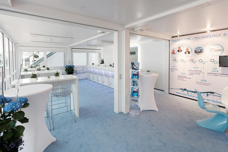 ELA Container - Container mit Tresen und Sitzmöglichkeiten