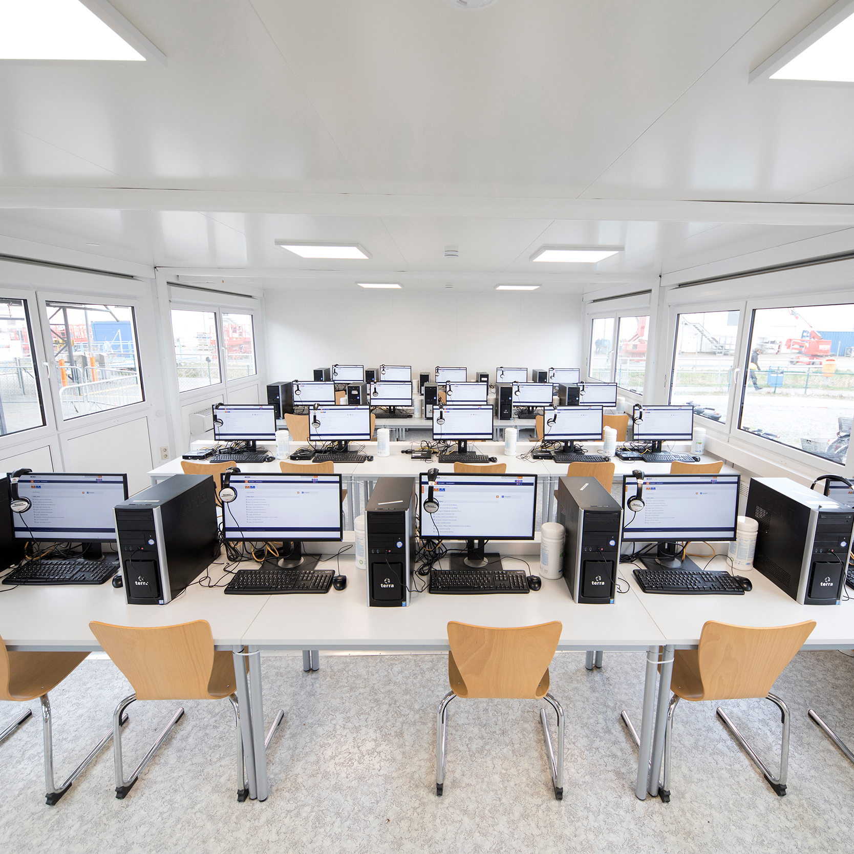 Große, helle und voll klimatisierte Räume erlauben ein konzentriertes Arbeiten an den insgesamt 20 Schulungsrechnern.