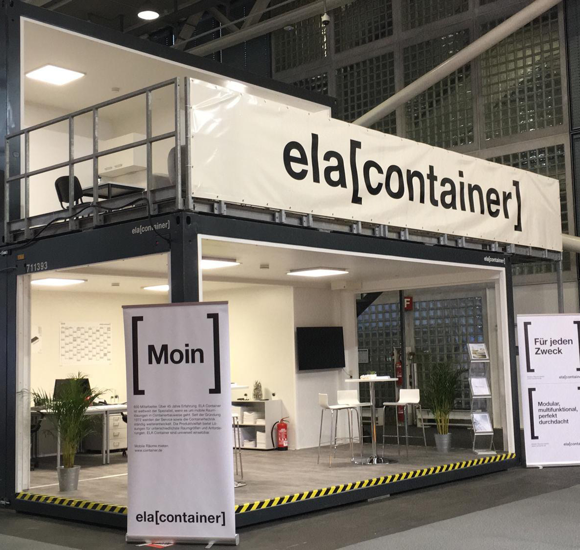 Auf dem Messestand von ELA Container wurden das Ein-Mann-Hotel und ein Baustellenbüro ausgestellt.