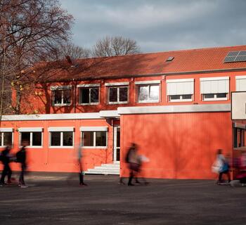 ELA Container - Schule Aussenverkleidung rot