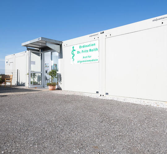 Die Interimsarztpraxis der Ordination Reith bietet in sechs ELA Raummodulen eine Gesamtfläche von 80 Quadratmetern.