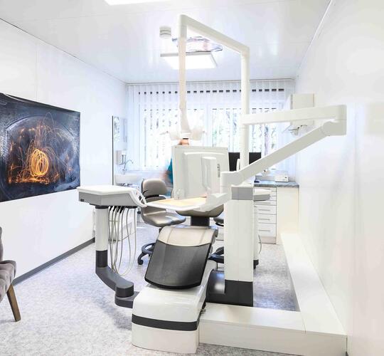 Behandlungsraum der Zahnarztpraxis