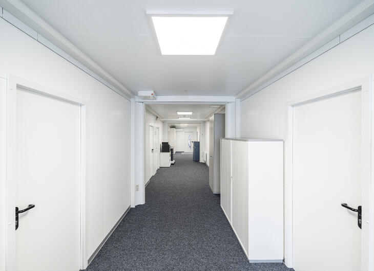 Flursystem von innen mit Schränken