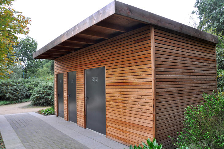 ELA Container - Sanitärcontainer mit Holz verblendet