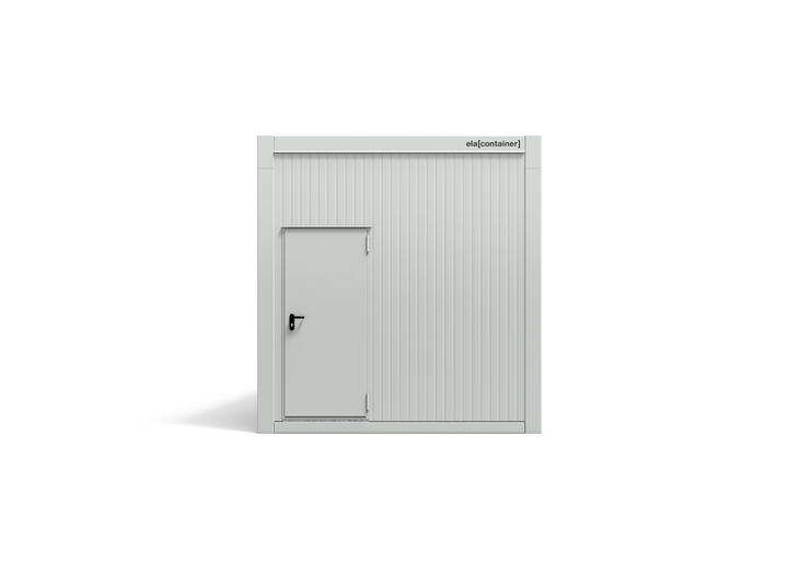 Leichtbaucontainer nach Mass der Engineering Frontansicht mit Tür in 9 × 3 m