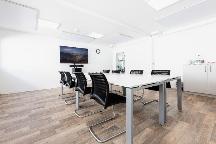 Büro/Konferenzraum