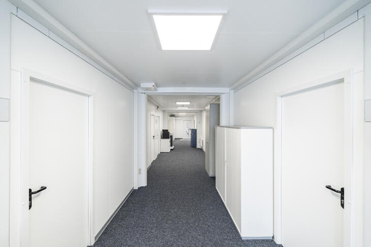 Flursystem von innen mit Schränken