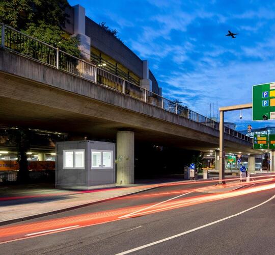 Mobilní vrátnice z kontejnerů pro letiště Düsseldorf