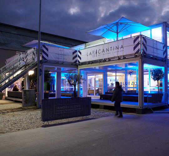 ELA Container - Containerterasse mit Ausblick