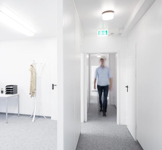 ELA Container - Büro und Flur