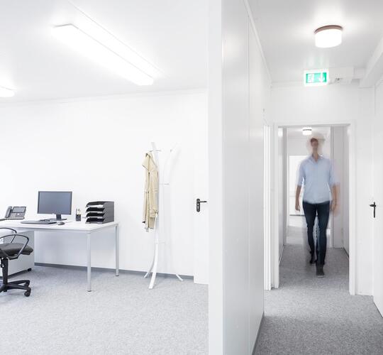 ELA Container - Büro und Flür