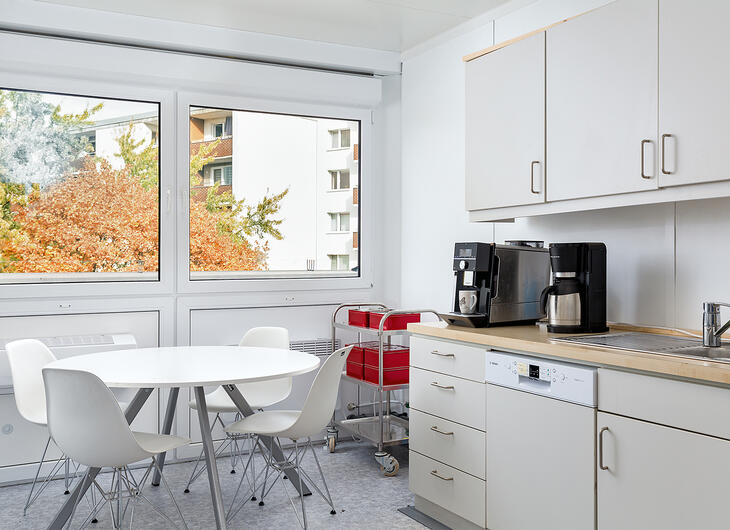 ELA Container - Kompakt und praktisch mit Kleinküche und Sitzecke