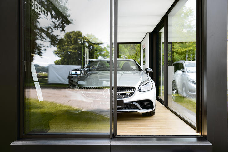 ELA Container - Mobiler Präsentationsraum von neuen Fahrzeugen