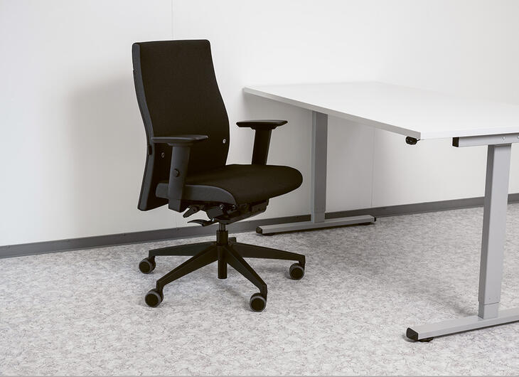 ELA Container - Kombinace úhlu stolu s otočnou židlí