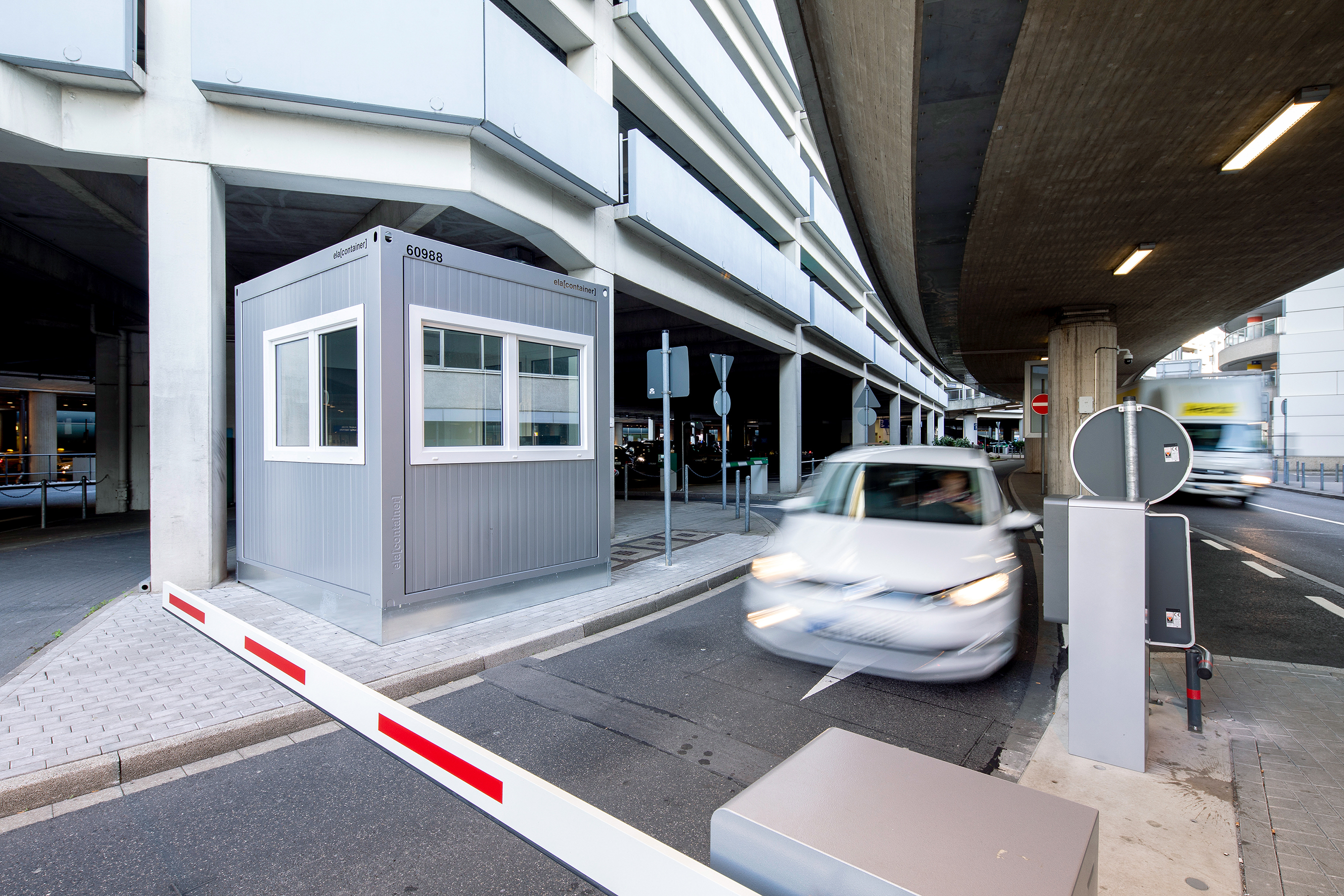 ELA Container - Rundumsicht für Pförtner durch mobile Container