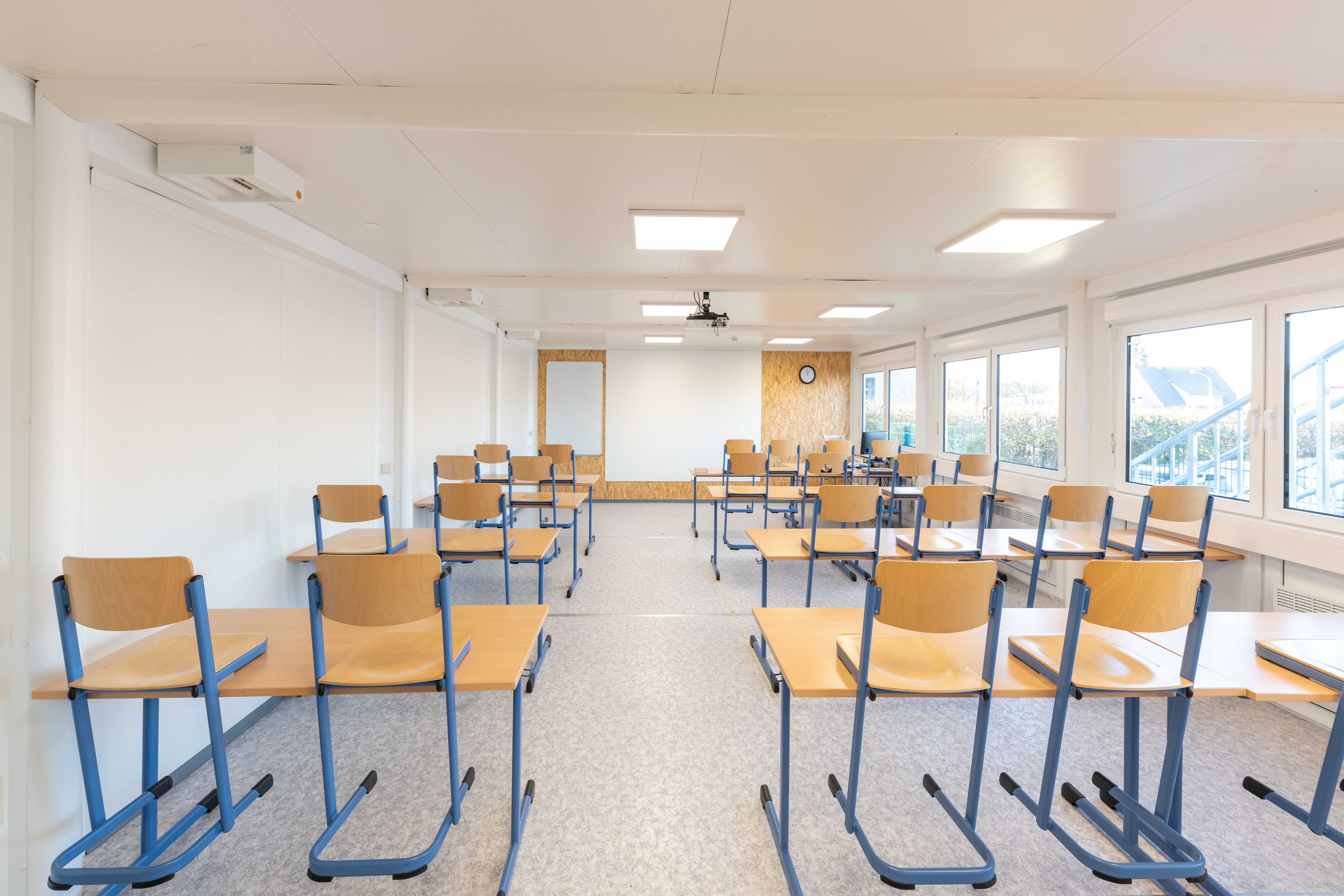 Innenansicht Klassenzimmer im Schulcontainer ELA Container