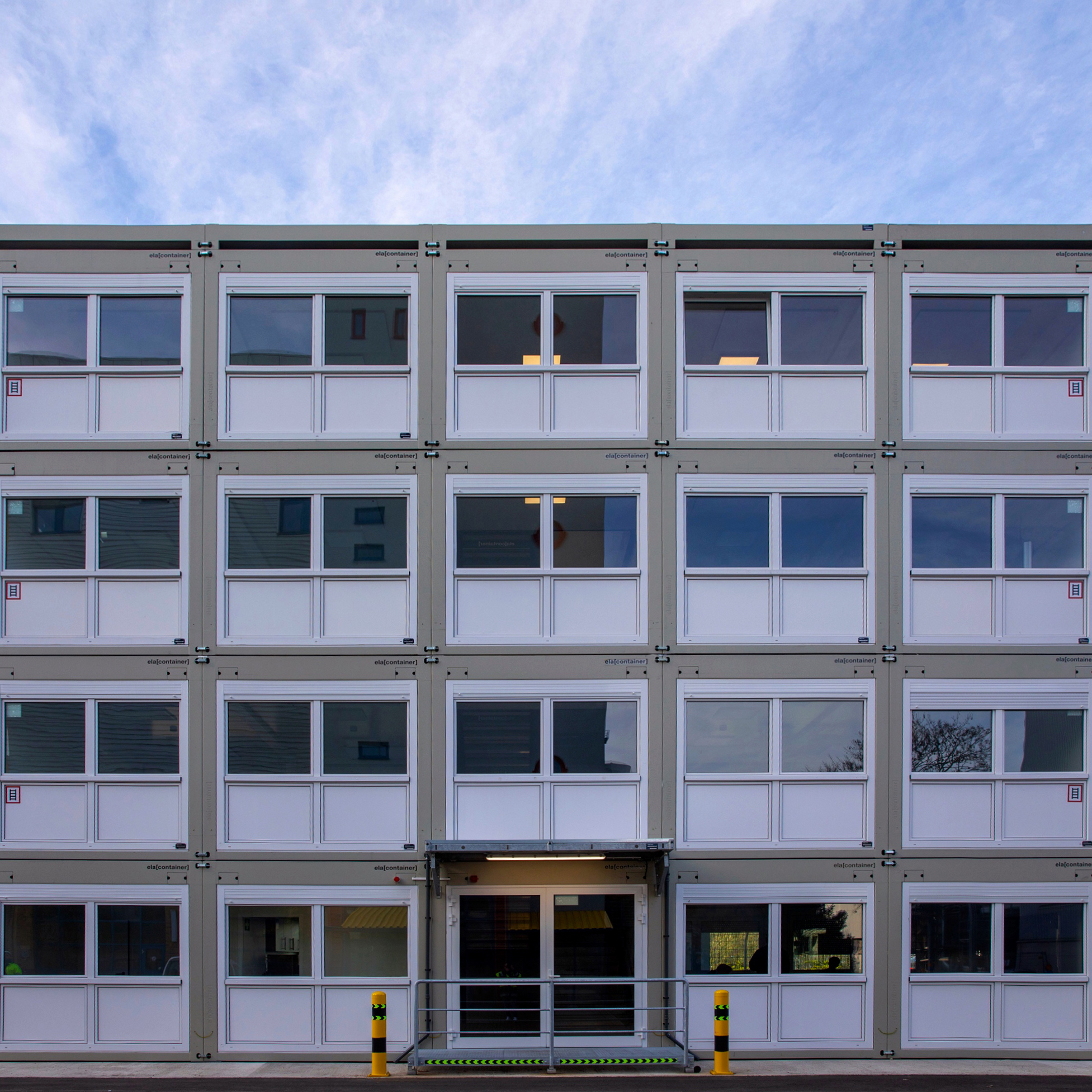 Four-storey office complex for industrial customers