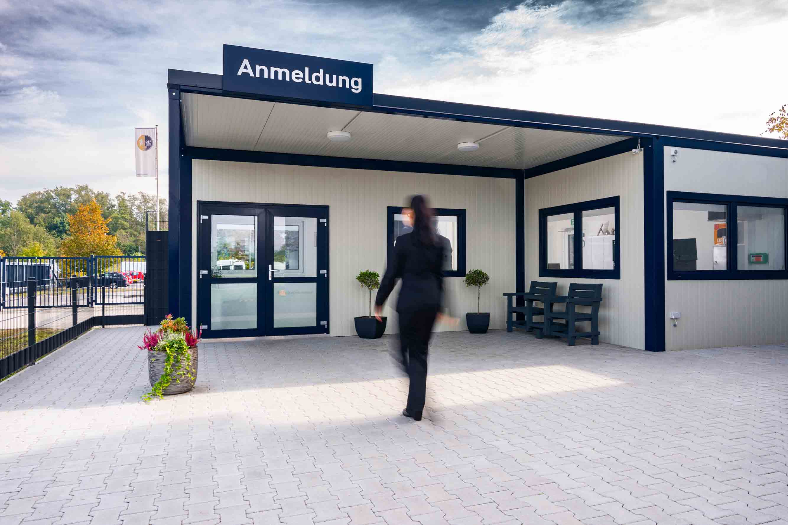 L-formet receptionbygning set udefra