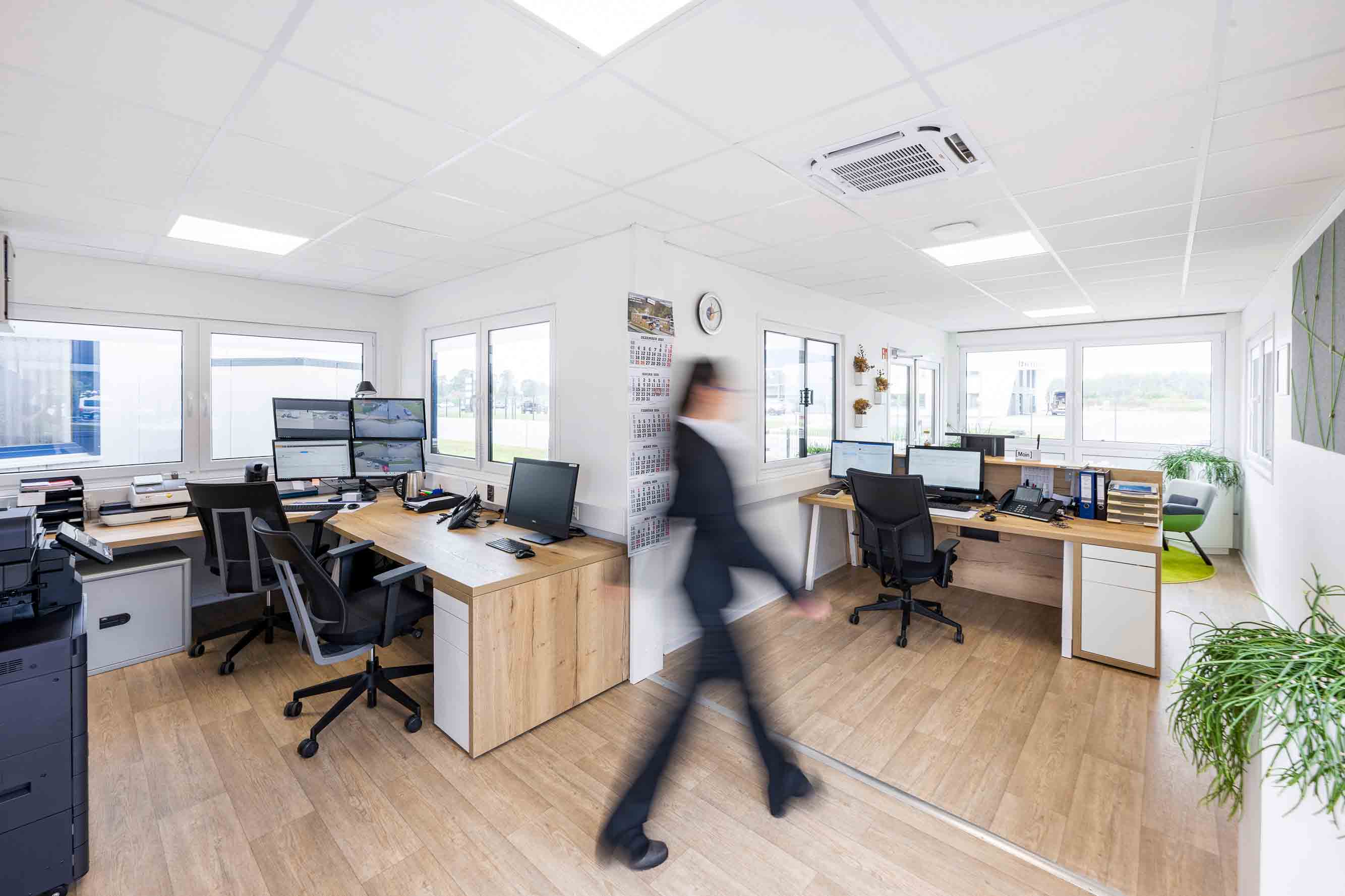 Kontor med integreret aircondition i loftet