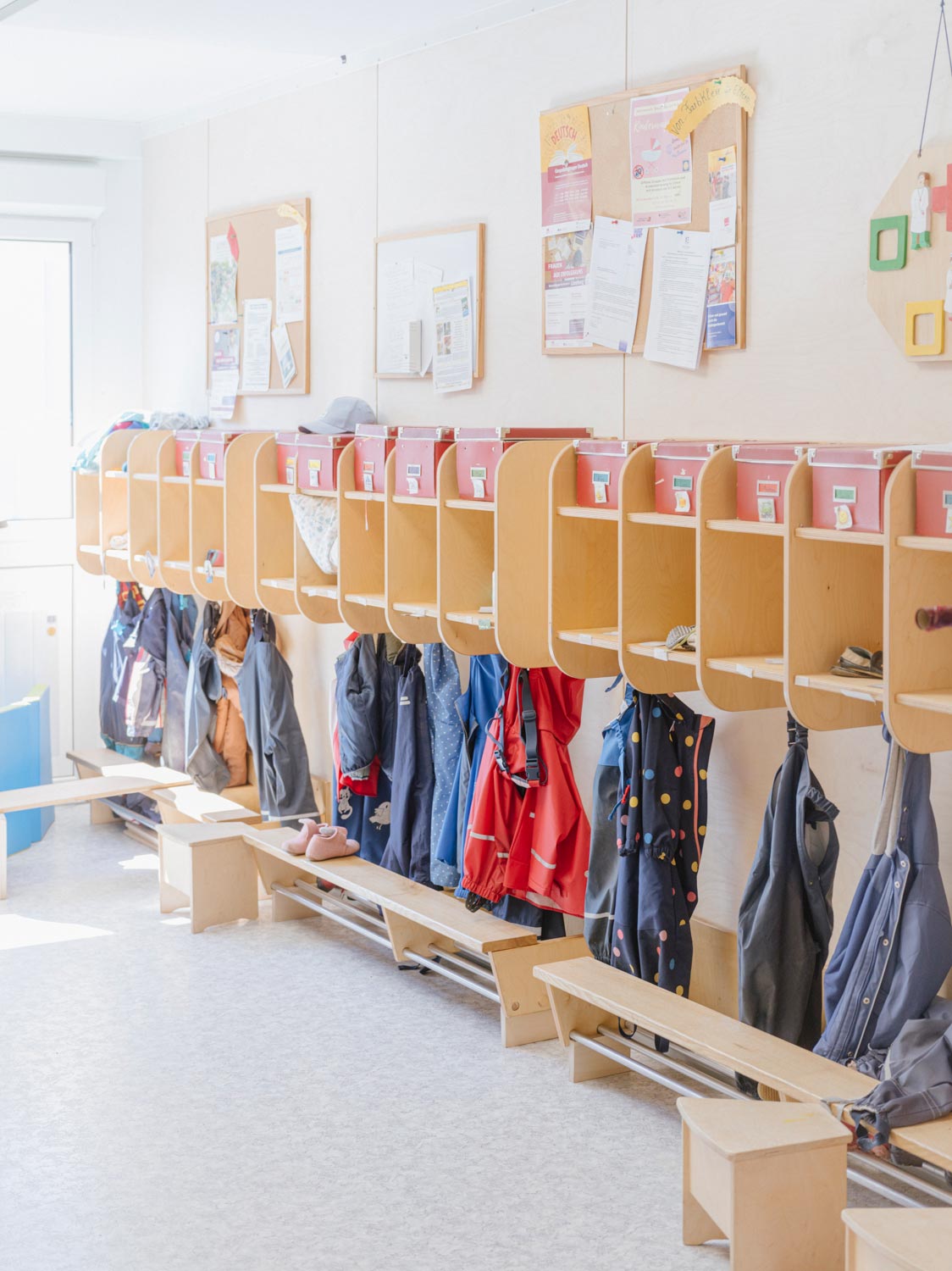 Garderober og gange til børnenes tøj og sko