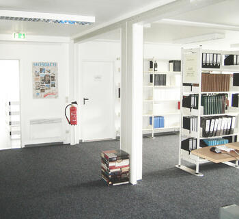 Indersiden af et bibliotek