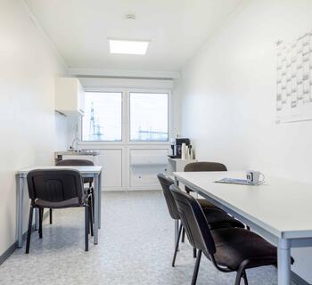 Indersiden af en byggecontainer