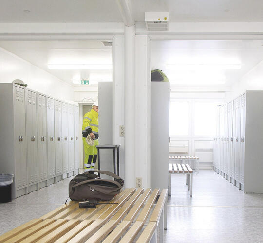 Mobilt omklædningsrum med skabe