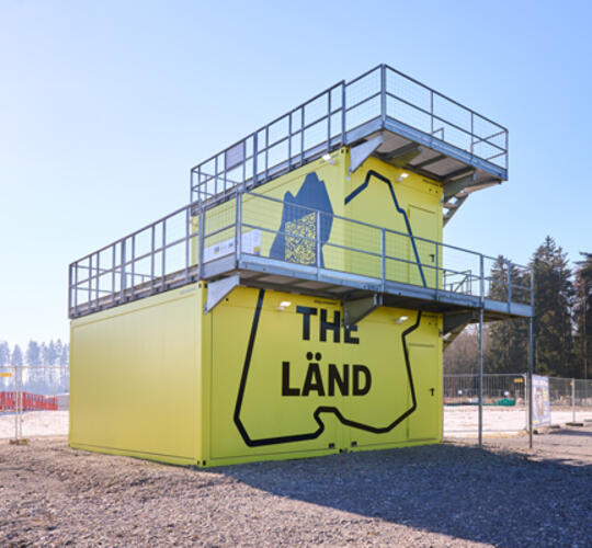 Informationssted bestående af gulmalede moduler