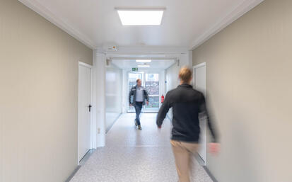 Gang med mennesker i