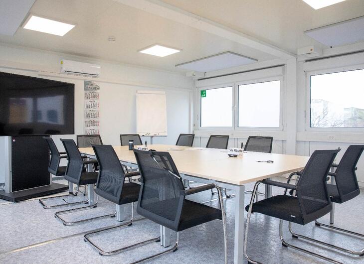 Kontormoduler med indrettet mødelokale