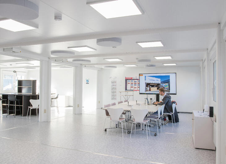 Kontormoduler med åbent kontorlandskab