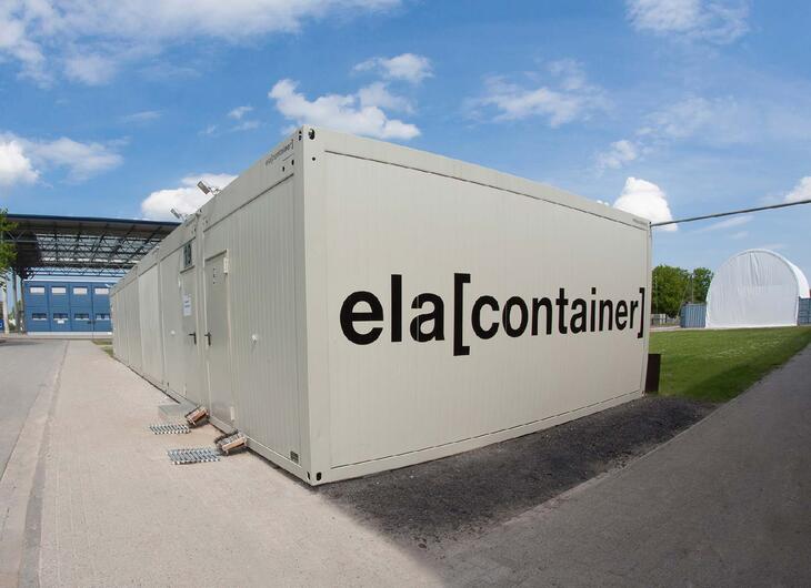 Flere opstillede byggecontainere Flere opstillede byggecontainere