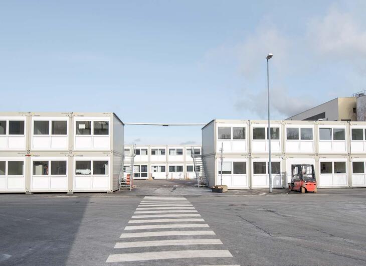 Modulby i to etager med udvendige trapper Modulby i to etager med udvendige trapper