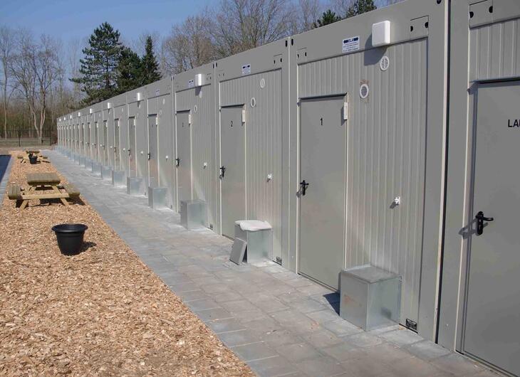 Opstillede boligmoduler med egne indgange