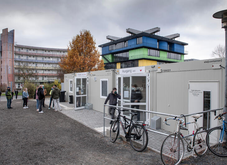 Udsiden af spisesalen bestående af moduler