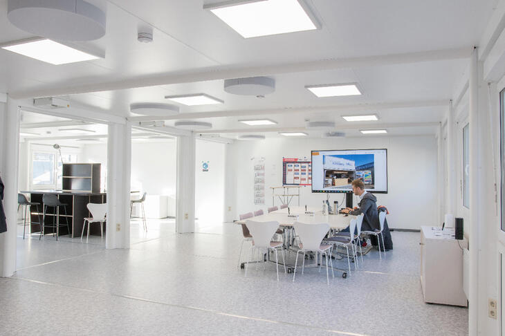 Kontormoduler med åbent kontorlandskab