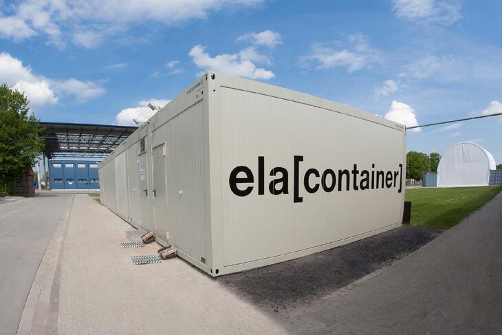 Flere opstillede byggecontainere Flere opstillede byggecontainere