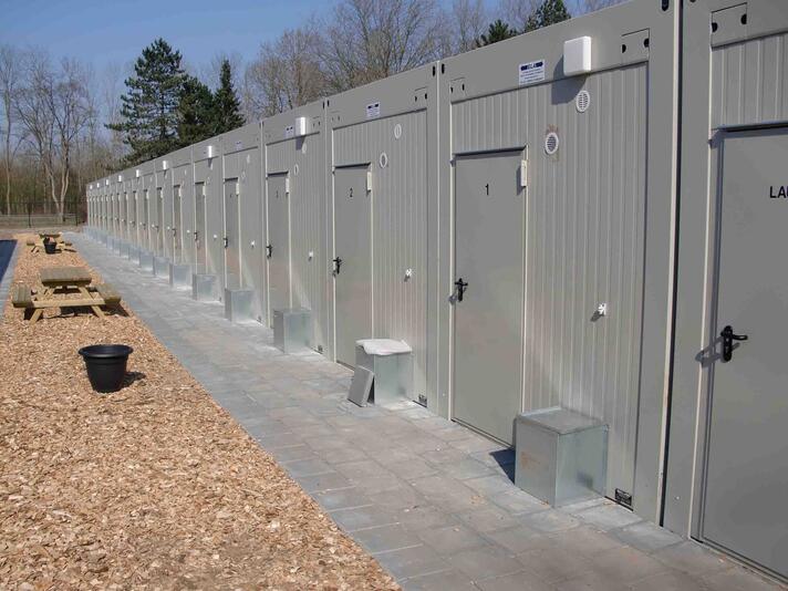 Opstillede boligmoduler med egne indgange