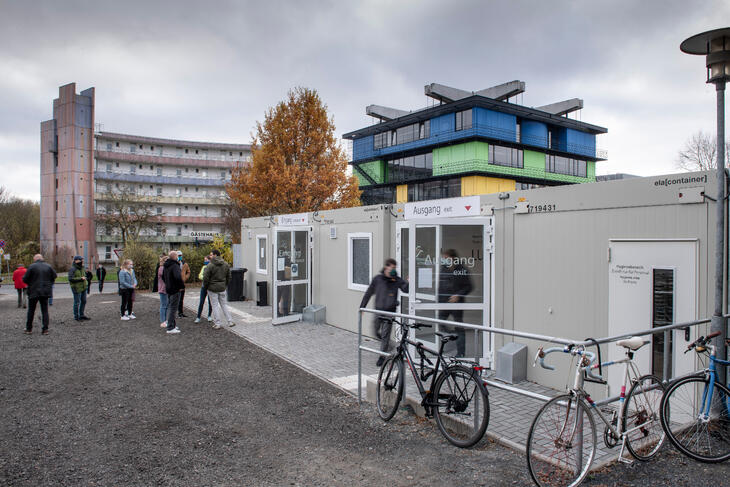 Udsiden af spisesalen bestående af moduler