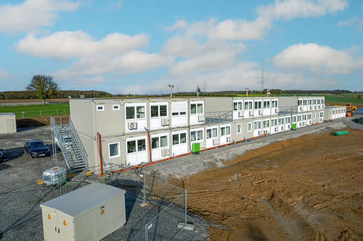 Modulanlæg med trapper og terrasser